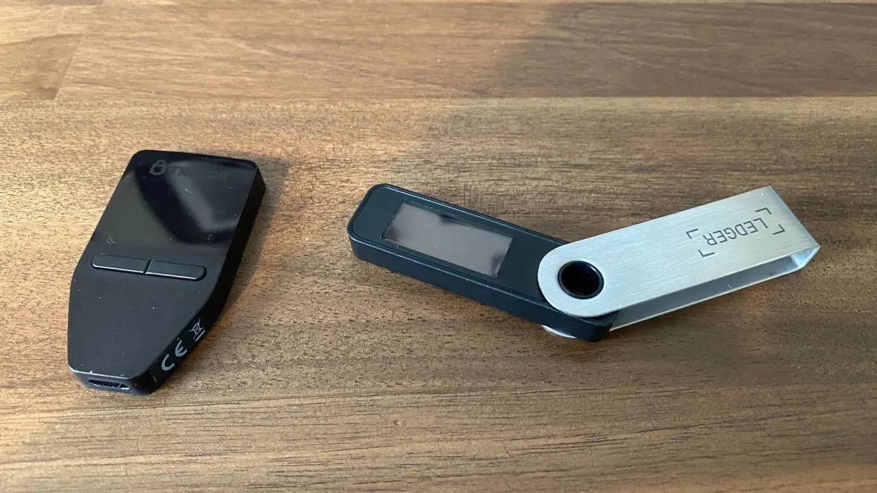 Security architecture: Secure Element vs open-source transparency