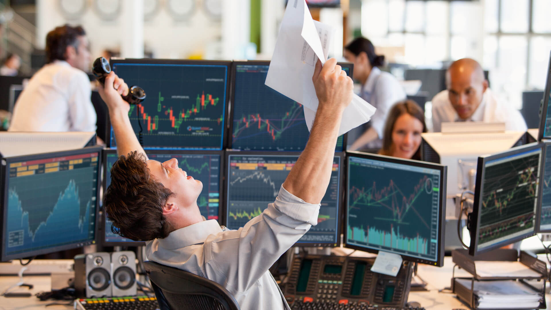 How does day trading work?