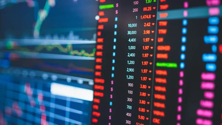 What Is Day Trading Basics, Risks & How It Works